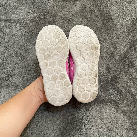 Disney Minnie Mouse Kids Pink Polka Dot Shoes - Picture 2 of 8